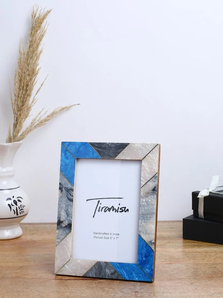 Outlet ⭐ Tiramisu Blue & Ivory Resin Picture Frame with Metal Stripes 🌟 2 Outlet ⭐ Tiramisu Blue & Ivory Resin Picture Frame with Metal Stripes 🌟 - Image 2